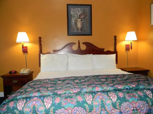 Fairfax Motel 10