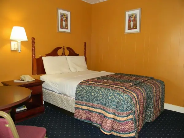 Fairfax Motel 4