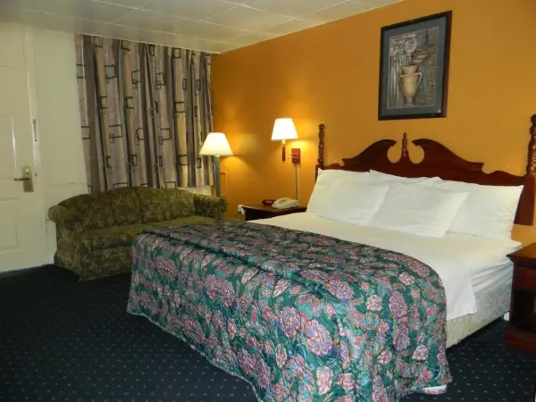 Fairfax Motel 7